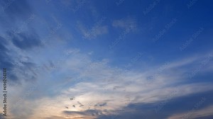 Sunset sky time-lapse : The dynamic interplay of clouds and colors as the sun dips below the horizon. This timelapse showcases the ever-changing canvas of the evening sky. Cloud background. 4K HDR.