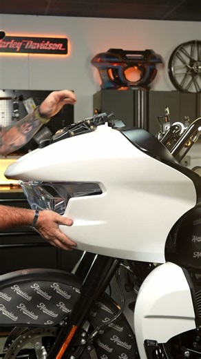 2025 Road Glide White Onyx Pearl Lower Fairings with LED running and turn signals #advanblack