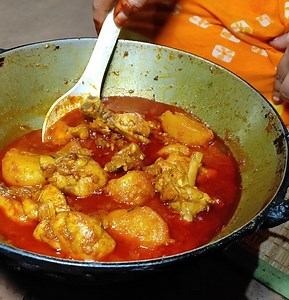 21K views · 236 reactions | আলু দিয়ে মুরগির ঝোল বানানোর সেরা পদ্ধতি, new style chicken curry recipe by Mehek kitchen Vlog #mehekkitchenvlog #reels #trending #viralpost | Mehek Kitchen Vlog | Facebook