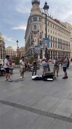 This Violin Performance Stopped Everyone in Madrid🎻 #shorts #violin #spain #travel #madrid #españa