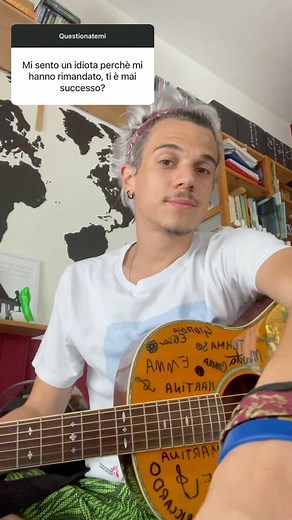 Pietro Morello on Instagram: "La scuola dovrebbe riconoscere le singole qualità. Non c’è cosa più sbagliata che cercare di trattare in modo uguale persone che uguali non sono. Appunto, è come prendere un pesce rosso, genio dell’apnea, metterlo in una classe di scimmie e fare una gara di arrampicata. Indovinate chi è che prenderà un brutto voto e rimarrà indietro?"