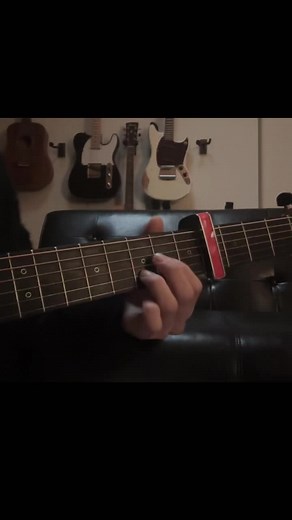 アコギで弾く me me she イントロ - 日本の邦ロック楽曲