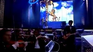 Laura Pausini and Eros Ramazzotti. Nel Blu Dipinto di Blu - Volare. Enjoy! | The Italian Guide