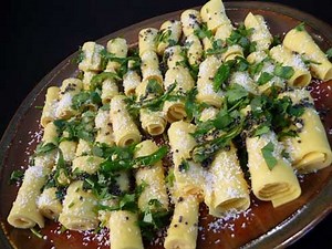 Khandvi - Gujarati Snack Recipe/ Show Me The Curry