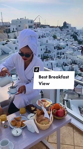 Having breakfast with mother with this view - Santorini 2019 #fyp #foryoupage #santorini #travelgreece #traveldiaries