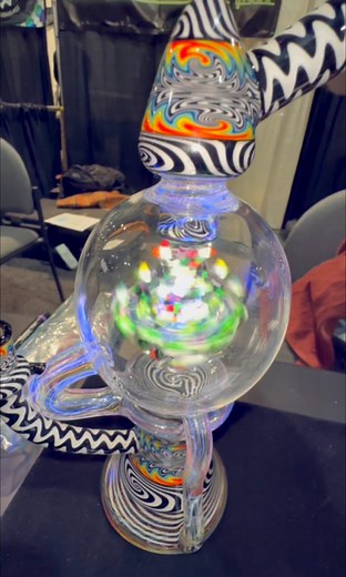 Atomcore: A Rotating Molecular Glass Structure! 🧬 🔬 🎨 Made by Dan Hoffman Glass | GlassPorn