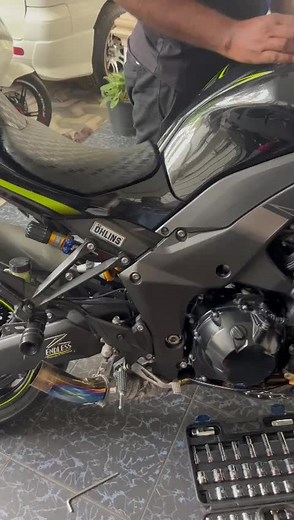 Kawasaki Z1000 Maintenance and Exhaust System Overview