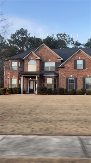 Courtne Gamble | Metro Atlanta Real Estate Agent on Instagram: "➡️Click here for details⬅️ McDonough isn’t loud about luxury. It just shows it… quietly. Scrolling through homes where Space feels intentional Design feels calm And life feels a little easier This is for buyers who want beauty without chaos Comfort without clutter And value that actually makes sense Follow for curated homes, buyer strategy, and real guidance for people ready to move wisely Meet your agent 🤎 Courtne Gamble Licensed 