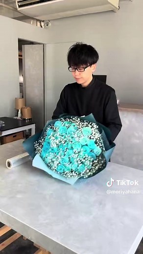 プロポーズ用バラの花束：水バラ40本とかすみ草の贈り方