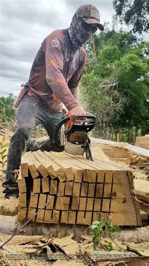 Sawing Smart: How a Chainsaw Turns Raw Logs Into Perfect Strips