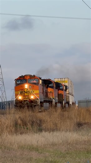 1.8K reactions · 46 shares | Crispy Dash 9 On a Crispy Curve #bnsf #dash9 #railroad #railway #railfan #train #trains #trainsofinstagram #photographer #photography #lubbock #texas | TBB'S TRAINS | Facebook