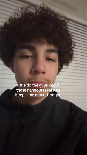 j (@user658338184)’s video of little do they know these hangouts