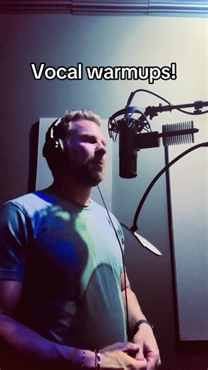 How I warmup the vocal chords in the studio. #vocals #rocknroll #bodybuilder