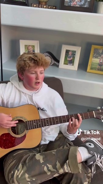 Pov: when you can't help harmonizing 😂 #music #foryoupage #pov @Radiohead @Green Day