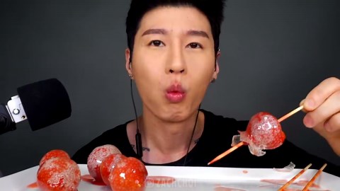 *ASMR* TANGHULU STRAWBERRIES (COOK & ENJOY) No Talking - Crunchy Eating Sounds | Zach Choi ASMR