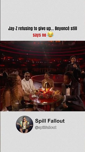 Jay-Z trying so hard to offer Beyoncé a drink #beyonce #jayz
