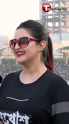 নাসুমের উইকেট শিকার দেখে সাক্ষাৎকারের সময় হতভম্ব পরীমনি