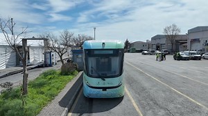 Türkiye’nin en köklü ulaşım markası İETT ve toplu taşımacılığın genç, modern ve teknolojik yüzü Metro İstanbul güçlerini birleştiriyor; metrobüs hattında yeşil dönüşüm başlıyor! Yeni nesil elektrikli metrobüs aracı ART34; 🌿\u00100 elektrik enerjisi 🌿Metrobüs yolu üzerine çizilen kılavuz çizgileri izleyen sinyal sistemi 🌿Sürücüsüz, otonom sürüş kabiliyeti 🌿Sıfır emisyon özelliği 🌿Düşük enerji maliyeti 🌿Yolcu güvenliği, konforu ve çevreci yaklaşımı ile metrolarda alıştığımız standartları met