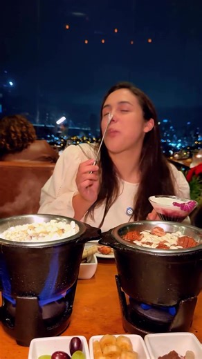 Durante o Mês do Cliente, VOCÊ NÃO PAGA pela sequência de fondue aqui no Indaiá ❤🫕 Para utilizar do benefício é necessário que cada não pagante esteja acompanhado de no mínimo 01 (um) adulto pagante integral acima de 12 anos, seja ele homem ou mulher. Você poderá aproveitar as sequências: 🧀 Tradicional - R$ 189,90 para o pagante 🍤 Prime - R$ 239,90 para o pagante 🔥 BBQ - R$ 299,90 para o pagante A promoção é válida do dia 01 até o dia 30 de setembro, podendo ser aplicada todos os dias e não 