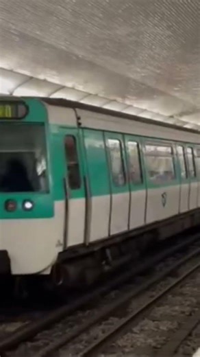 [RATP]Mise en service du MF77 ex ligne 13 sur la ligne 8 du Métro #ratp #metroparisien #videoshort