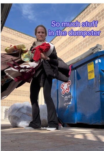 My biggest haul yet. This is insane. #dumpsterdiving #freestuff #dumpsterdiver #fyp #trending