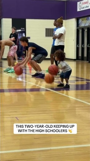 Two-ball warm up at 2 years old is next level 🤯 (via princekairo_a/TT)