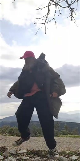 Χαρίτων Αντώνογλου χορεύει στον ήχο Του Φεγγαριού ο Γιος του Νότη Σφακιανάκη