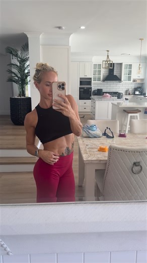 Jessie Harris on Instagram: "Back bridge variations 🤸 Back bridges help improve posture and spinal mobility at the same time. A spine that can move well is a spine that’s less likely to get injured. Most posture issues don’t come from being “weak,” they come from spending too much time stuck in flexion. Sitting, driving, scrolling, working at a desk. Your spine gets used to rounding forward. Back bridges gently take your spine the opposite way. They open the chest, extend the thoracic spine, an