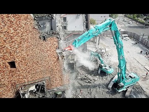 ２２０トンのメガ重機 さっぽろ芸文館で迫力の解体