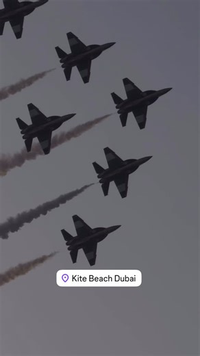 𝗗𝗨𝗕𝗔𝗜 𝗣𝗛𝗢𝗧𝗢𝗚𝗥𝗔𝗣𝗛𝗘𝗥 | Igor on Instagram: "Sunday air show in Dubai #dubai #kitebeach #uae #mydubai"