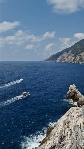 Portovenere's Castle: A Medieval View! 🏰🌊