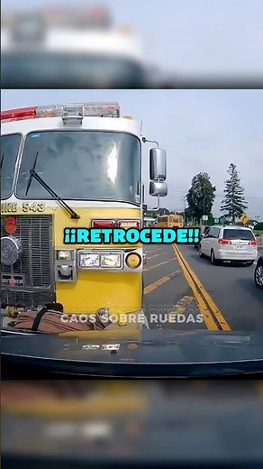 Conductor Imprudente Bloquea a Bomberos 😱🚨