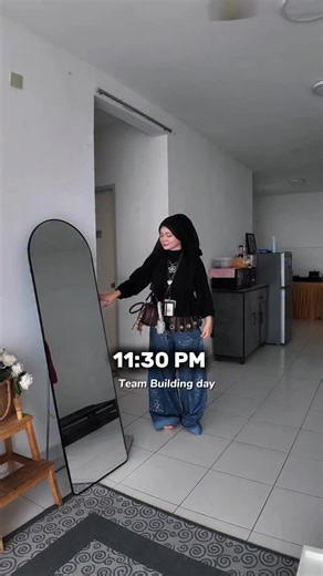 cukis nana on Instagram: "I selalu merajuk if co-worker i tak nak ambil makanan i offer 😂😭 masalah nya i memang suka offer makanan tau tak ! eish #dimlvlog #womeninstem #corporatelife #softwareengineer #diml"