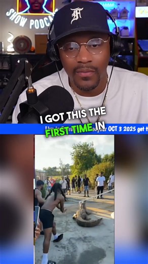 Redneck Wrangles Alligator on Macon, Georgia Street See me live in Detroit tomorrow October 3rd at the comedy bar Comment Detroit for tickets | LaVar Walker Comedian