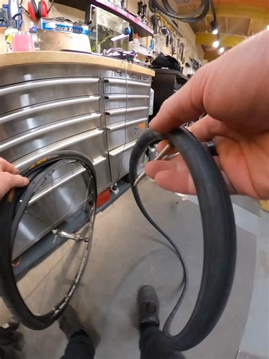 Road wheel tube change ✅ #tubechange #bikemechanic #roadbike #workshop