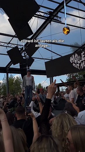 und der song endlich draußen!!💗 #oswald #newmusic #dance #edm #dj #melodictechno #rave #remix #melodichouse #dnb #nena | Oswald