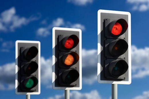 Traffic lights could get 4th colour 'to save drivers money' in AI-powered plans