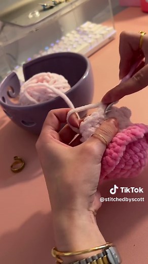 How i use my tenson ring when crocheting to prevent my hands from cramping! I dont think this is the ‘proper’ way to use it but this is what I’ve ended up with 😅 let me know if there are any more questions 💓 #crochettiktok #tensionring #crochettensionring #yarnring #crochethack #crochettips #crochetaustralia #fyp #crochettools #crochetideas #crochetinspo