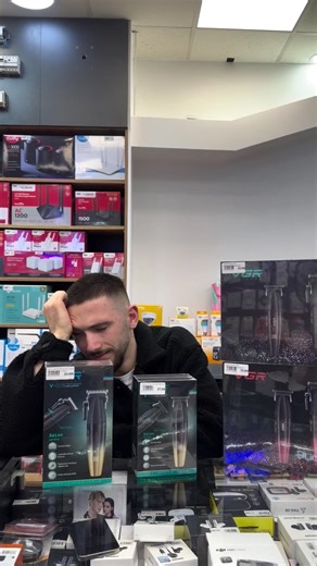 ✂️ Makina Profesionale për Qethje & Rruajtje – VGR ✂️ Në dispozicion 3 modele të ndryshme VGR, të dizajnuara për precizion maksimal dhe performancë profesionale 💈🔥 🔹 VGR Trimmer Precision • Ideale për kontura, mjekër & detaje • Teh çeliku shumë i mprehtë • Motor i qetë dhe i fuqishëm • Dizajn modern & ergonomik 🔹 VGR Hair Clipper Profesionale • Për qethje të plotë të flokëve • Fuqi e lartë për përdorim të vazhdueshëm • Teh i fortë për prerje të pastër • E përshtatshme për berber & përdorim s