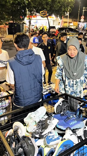 Terimakasih buat pelanggan setia sjt yang sudah ikut meramaikan bazar tahun ini🔥😇 . Store Location on Google Maps : SJT Company Jl. Lapangan Bola No.1C, RW.4, Kb. Jeruk, Kec. Kembangan, Jakarta, Daerah Khusus Ibukota Jakarta 11530 . #SJTCompany #reels #fyp #sneakers #sneakerheads