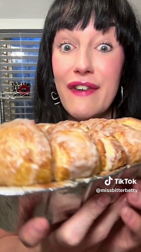 Dollywood Cinnamon Bread Recipe: Make Dolly's Famous Treat at Home!