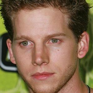 Stark Sands – Age, Bio, Personal Life, Family & Stats | CelebsAges
