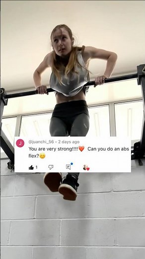Calisthenics girl abs flex during muscle up! 😝