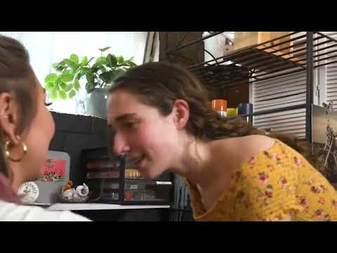 Amateur lesbian kissing