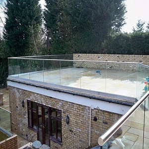 [Hot Item] Glass Railing U Channel Glass Railing High Quality Balcony Design Aluminum Glass Railing U Channel Clamp