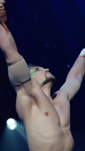 The Angels and the Bronx characters join forces in this beautiful aerial pas de deux ❄️ | Alegria by Cirque du Soleil
