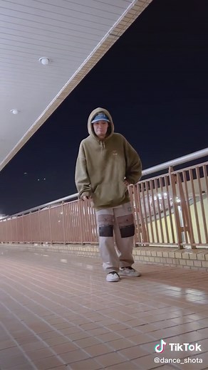 エミネムのwithout meと見せかけてrather beとのリミックスバージョン🕺🏻 #エミネム #eminem #withoutme #ratherbe #remix #即興ダンス