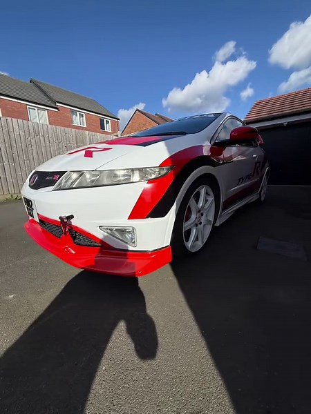 @Fn02_Kat loving the new livery 🔥🔥 on the Honda Civic Type R FN2😁😁 #cars #honda #civic #fn2 #hondacivic