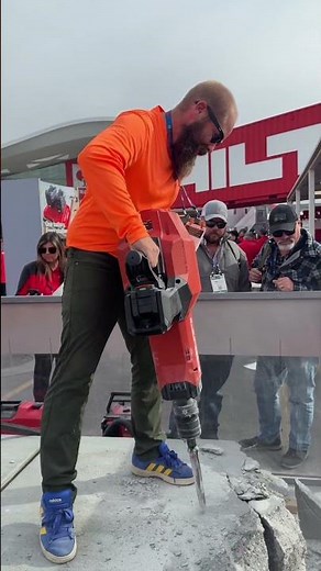 Battery powered demolition hammer tool from Hilti 😎 #hiltinuron #hiltitools