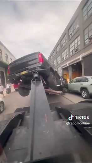 Craziest Repos Gone Wrong. #reposession #repoman #carrepo #towtruck | repo tow truck
